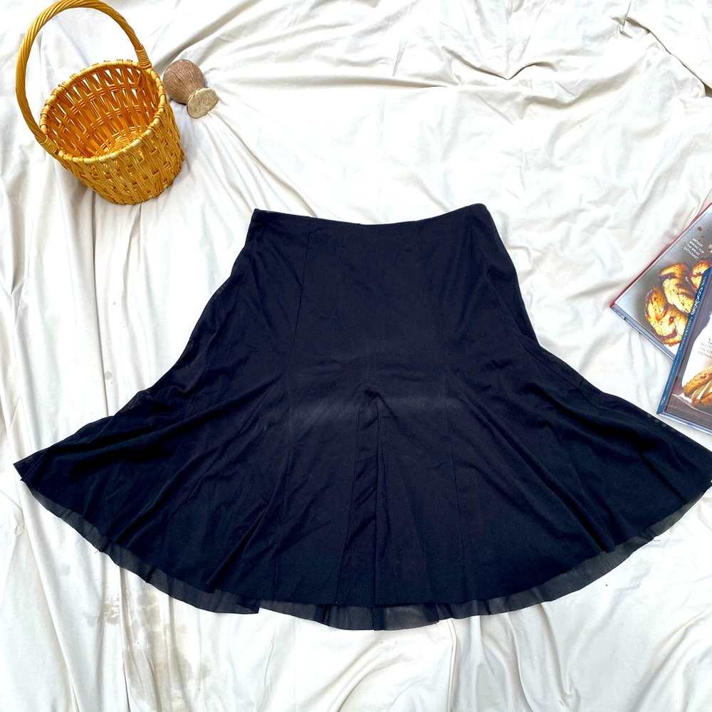 Fun black skirt. Loose fit. Pairs great with a soft top.